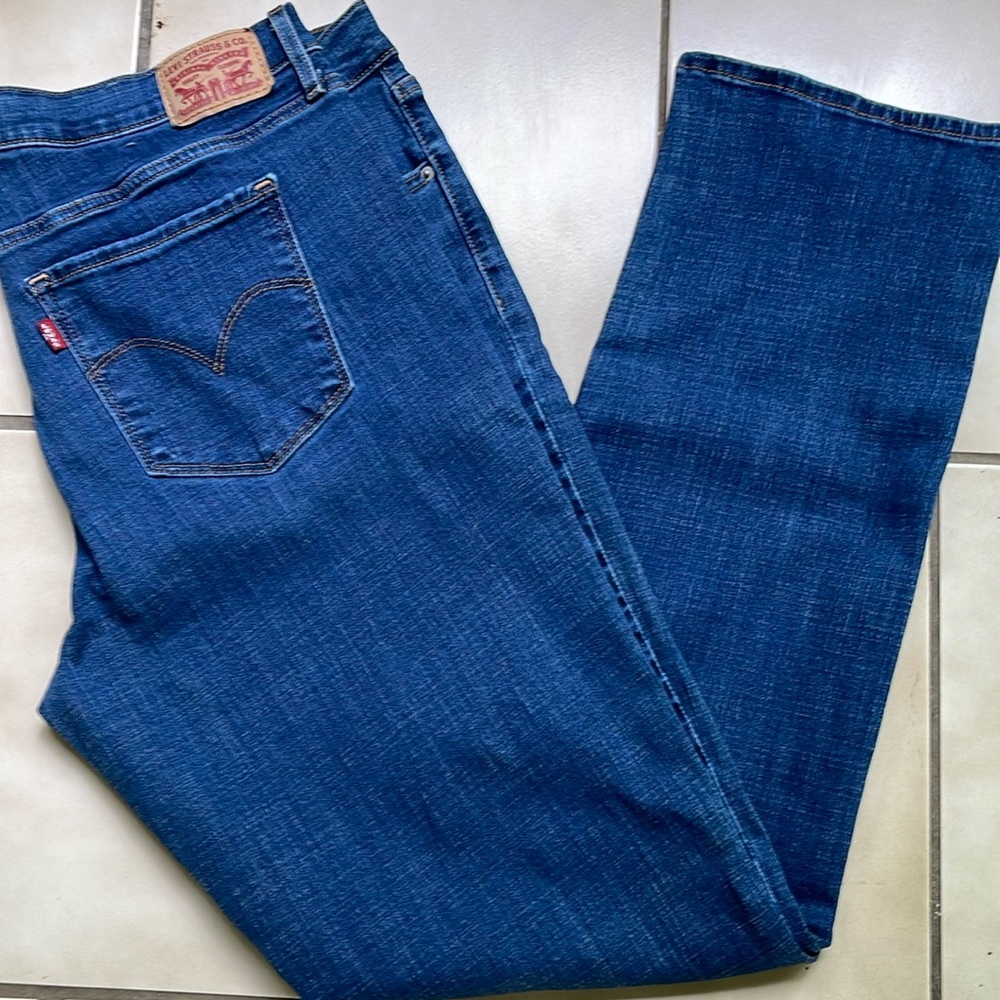 NWOT Levi’s 316 Shaping Straight Leg - size: woman’s 33